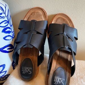 Soffit Women’s Black Leather Slide Sandals